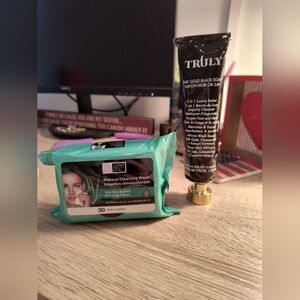 TRULY 24K Gold Black Soap And Makeup Wipes Bundle